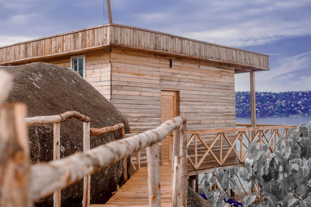 Single Cabin With Lake View 음완자 외부 사진